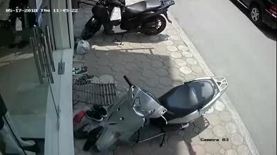Clip: Tên trộm mất chưa đầy 5 giây để bẻ khóa xe Honda SH