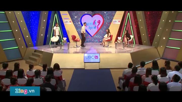 9X quỳ gối tỏ tình với bạn gái, hát 'Nắm lấy tay anh'