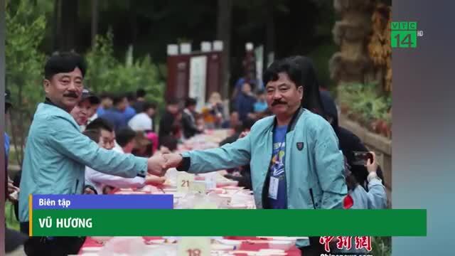 Bàn tiệc sinh nhật dài hàng km ấn tượng tại Trung Quốc