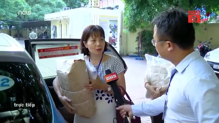 'Người lạ' ra vào như đi chợ ở điểm thi lớp 10 tại Hà Nội là ai?