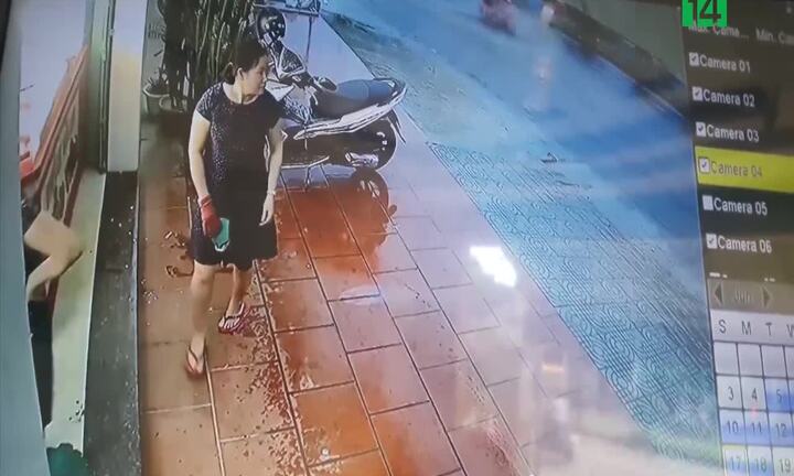 Tên cướp vác búa đập kính, cướp 20 dây chuyền vàng trong 3 giây