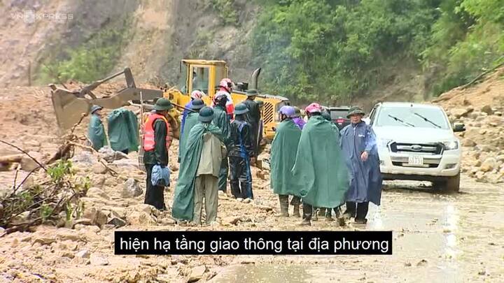 Bùn ập xuống, cuốn phăng người và nhà cửa ở Lai Châu