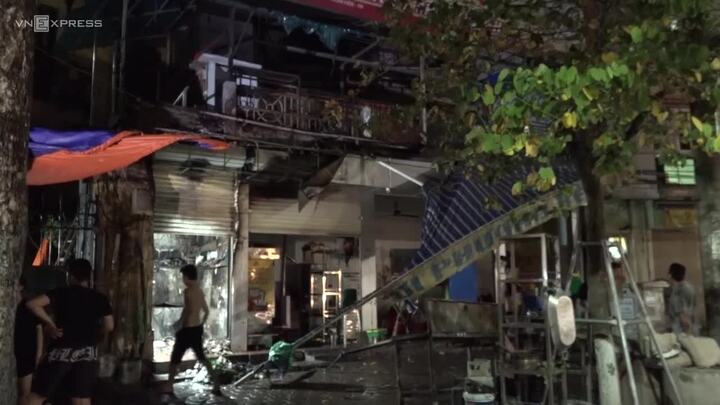 Nhiều người nhảy từ tầng 2 khi quán bia ở Hà Nội bốc cháy