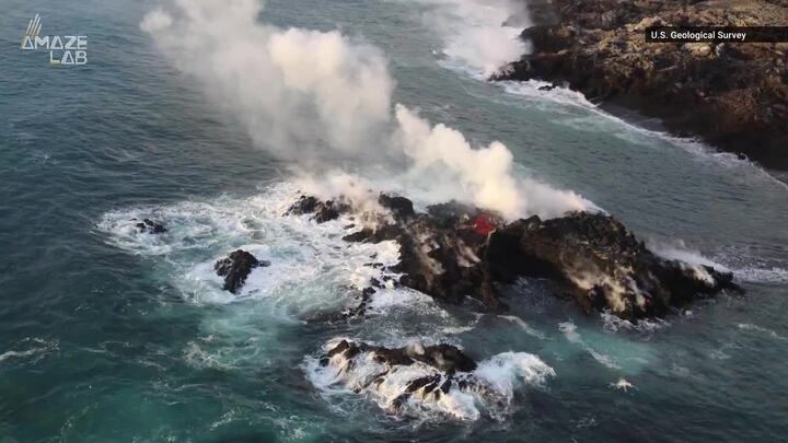 Dòng dung nham khổng lồ của núi lửa Kilauea tạo nên hòn đảo mới ở biển Hawaii