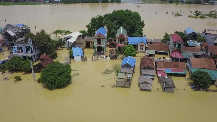 Vùng rốn lũ Hà Nội ngập trong biển nước nhìn từ flycam