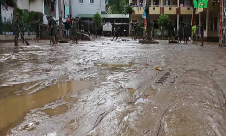 Nghệ An: Bùn cao ngang ngực người sau bão số 4