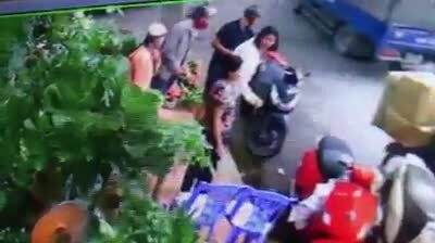 Clip: Đi xe SH trộm đồ, thản nhiên lên xe đi sau khi bị bắt tận tay