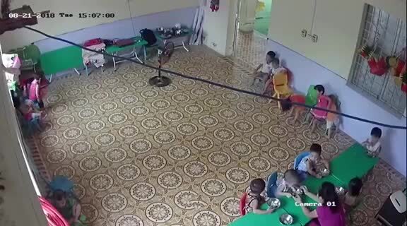 Toàn cảnh vụ giáo viên nhồi nhét thức ăn, đánh đập bé trai hơn 2 tuổi ở Hà Nội