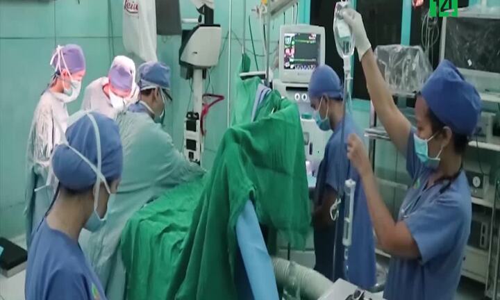 Cứu sống bé trai bị lõm ngực, nang tuyến phổi bẩm sinh