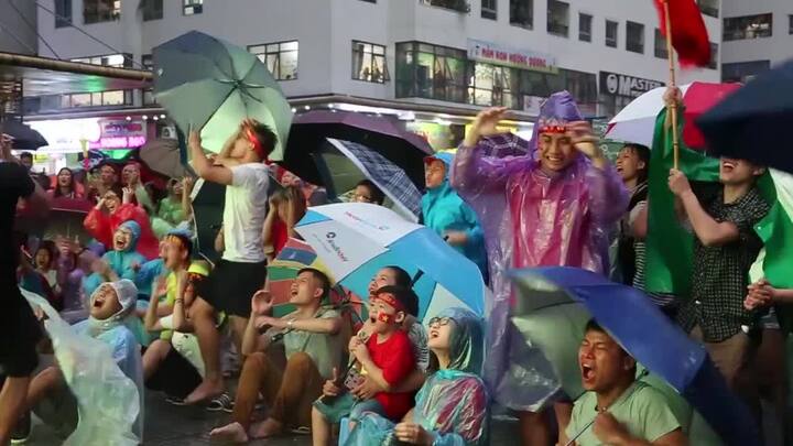 Clip: Khoảnh khắc vỡ òa cảm xúc sau siêu phẩm của Minh Vương vào lưới Hàn Quốc