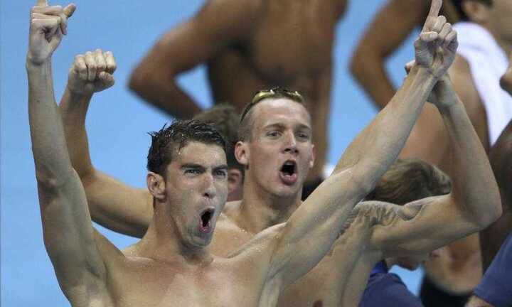 Ảnh Olympic ngày 2: Novak Djokovic rơi lệ, Michael Phelps vô địch lần thứ 19