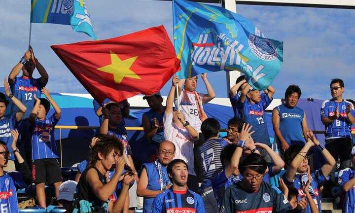 Fan Việt Nam sang Nhật cổ vũ, Công Phượng xúc động nói lời cảm ơn