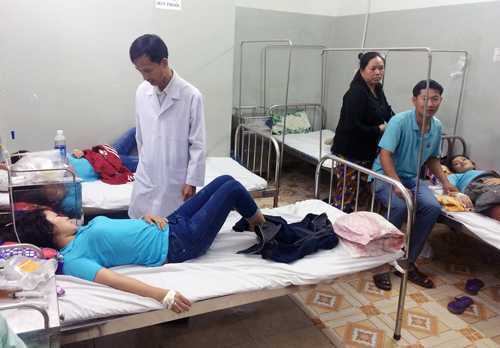 TP.HCM: Hàng trăm công nhân nhập viện nghi ngộ độc sau bữa cơm