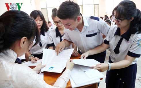 Bỏ điểm sàn: Cánh cửa vào đại học bị phá bỏ