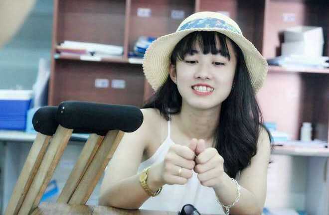 Cảm phục nữ sinh bị cưa chân do bác sĩ tắc trách vẫn đạt thành tích học tập đáng nể
