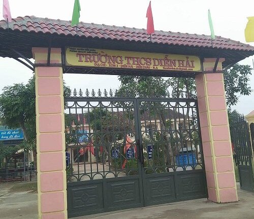 Bị nghi làm vỡ cửa kính, học sinh bị thầy giáo dọa hoảng sợ trước giờ thi