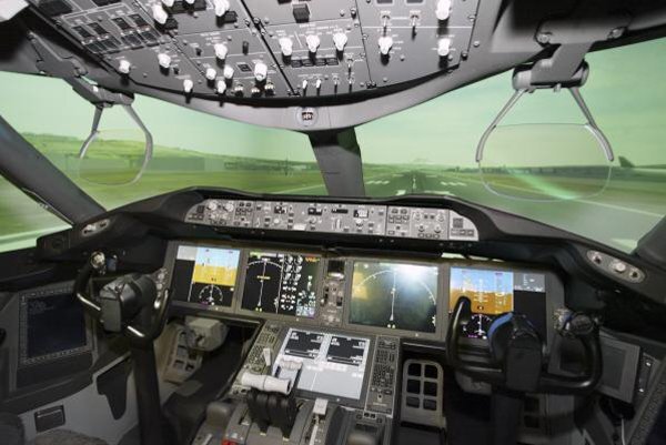 Nam phi công tát nữ cơ trưởng, máy bay chở 324 người bay tự do