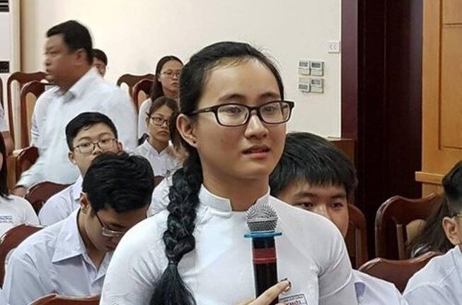 Em Song Toàn nhận học bổng 300 triệu đồng ở trường quốc tế