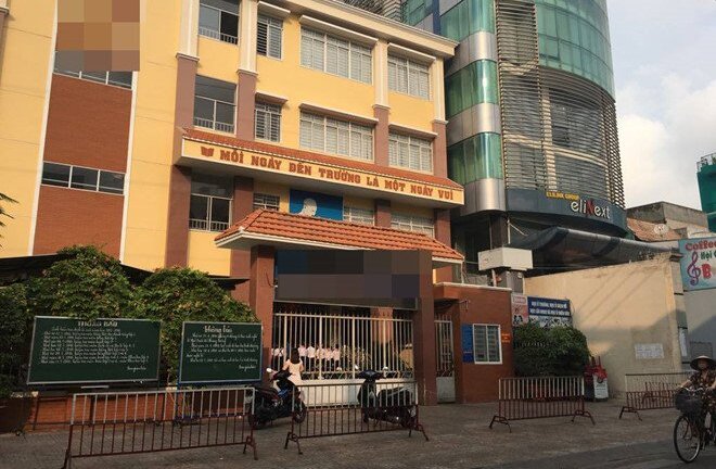 Cô giáo bị tố phạt học sinh tiểu học ngậm dép