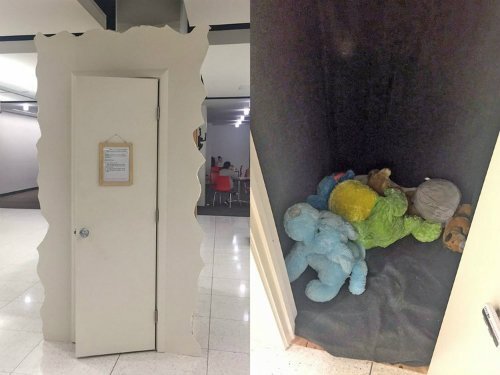 Đại học Mỹ lắp đặt chiếc tủ cho sinh viên chui vào khóc