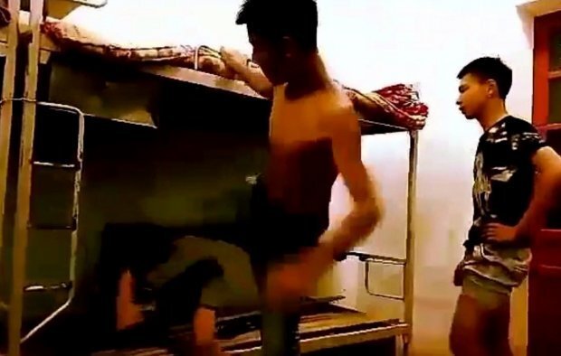 Nam sinh bị bạn đánh hội đồng ở ký túc xá: 'Em không dám kể vì các bạn dọa đánh tiếp'