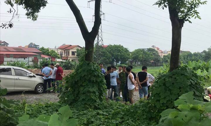 Phát hiện thi thể nam thanh niên cạnh gốc cây ở Hà Nội