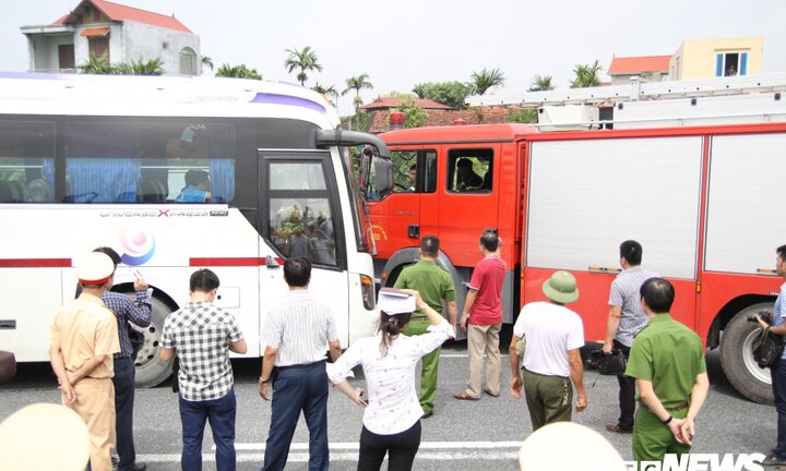 Ảnh: Thực nghiệm hiện trường tai nạn kinh hoàng giữa xe cứu hỏa - xe khách trên cao tốc Pháp Vân