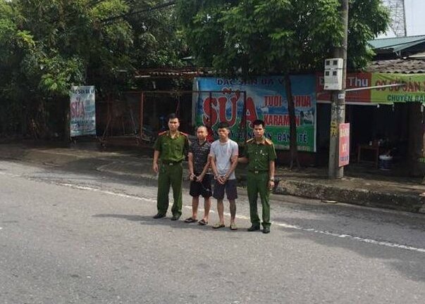 Bắt giữ 2 đối tượng cướp giật tài sản của nữ phóng viên tại Sơn Tây