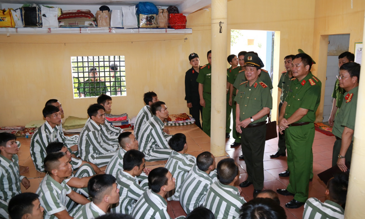Thứ trưởng Công an: Không để xảy ra đột xuất, bất ngờ trong mọi tình huống ở trại giam Hoàng Tiến