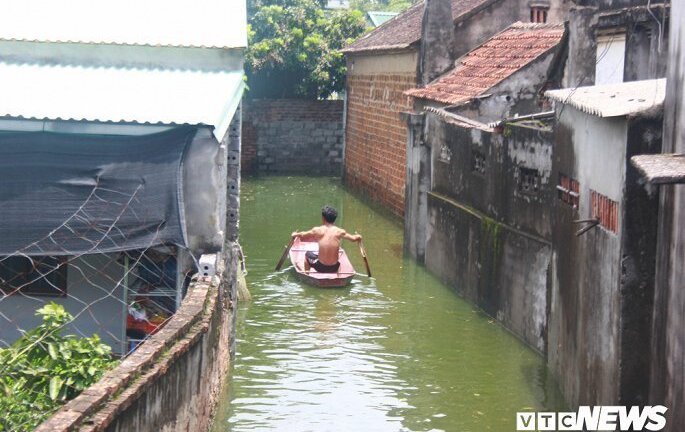 Vừa hết ngập lụt, dân Thủ đô lại sẵn sàng ứng phó bão số 4