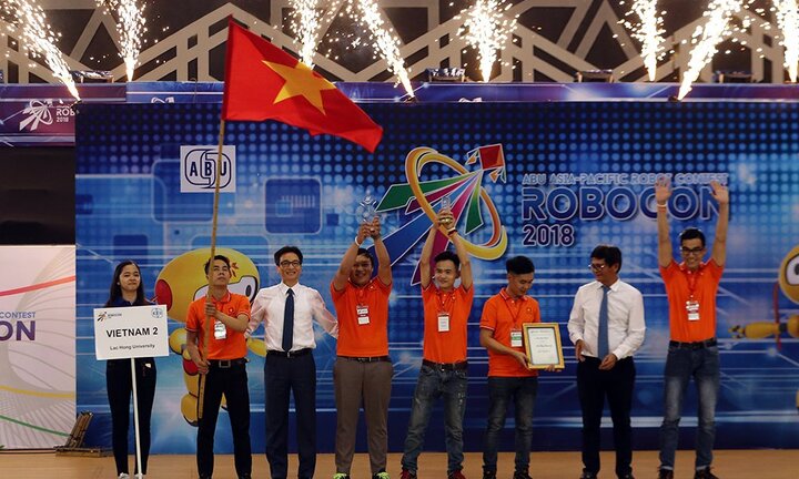 Thắng đội tuyển Trung Quốc, sinh viên Việt vô địch ABU Robocon 2018