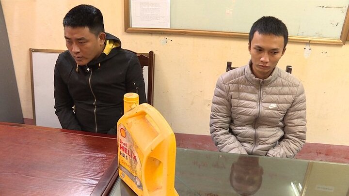 Ném 'bom bẩn' vào nhà dân để đòi nợ, 2 kẻ cho vay nặng lãi bị bắt