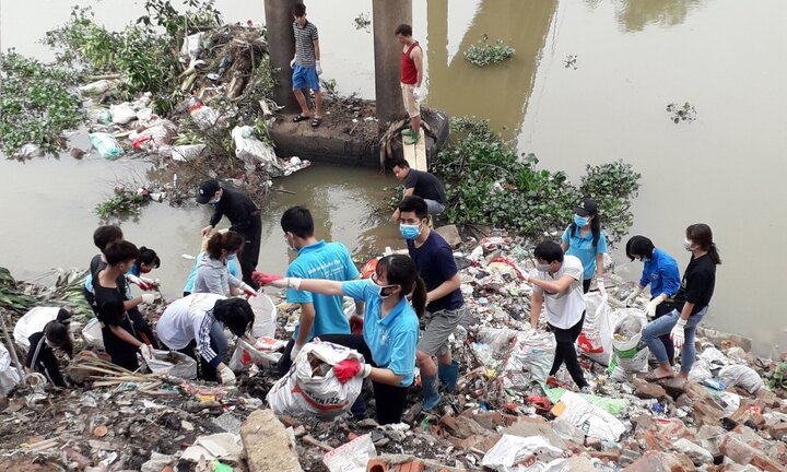 Ảnh: Giới trẻ Hà thành chung tay 'dọn rác để thay đổi'