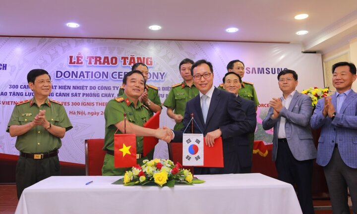 Cục Cảnh sát Phòng cháy chữa cháy nhận 300 camera phát hiện nhiệt hiện đại trị giá 4,5 tỷ đồng