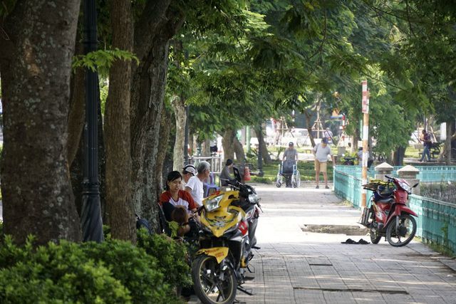 Nắng nóng quay lại Bắc Bộ, Nam Bộ mưa dông diện rộng