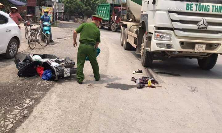 Nam sinh Hà Nội bị xe bồn tông gãy chân trên đường đi thi về