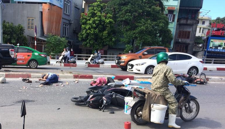 Ô tô khách tông hàng loạt xe máy ở Quảng Ninh: 2 người không qua khỏi