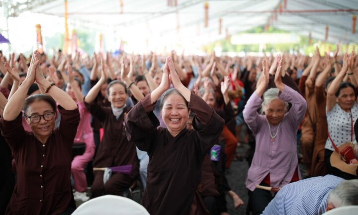 Ngôi chùa có tâm nguyện làm 'chuyến đò cuối' thu hút 10.000 người tham gia