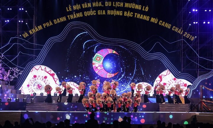 Gần 20.000 người dự khai mạc lễ hội văn hoá du lịch Mường Lò