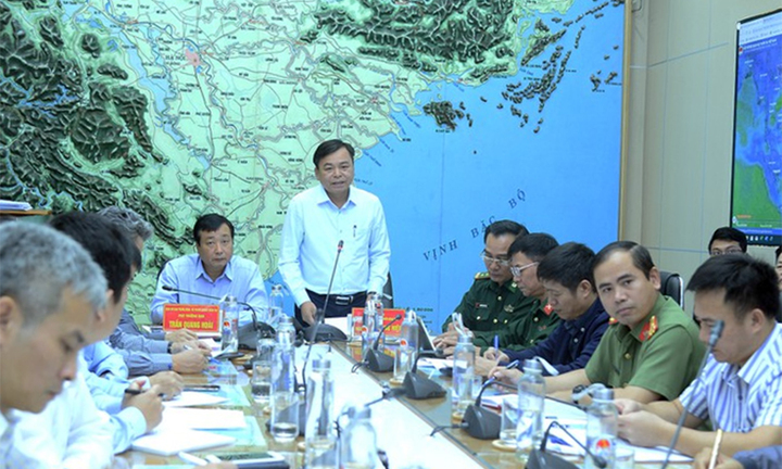 Bão số 5 giật cấp 11 di chuyển nhanh, tối nay đổ bộ đất liền Quảng Ngãi đến Khánh Hoà