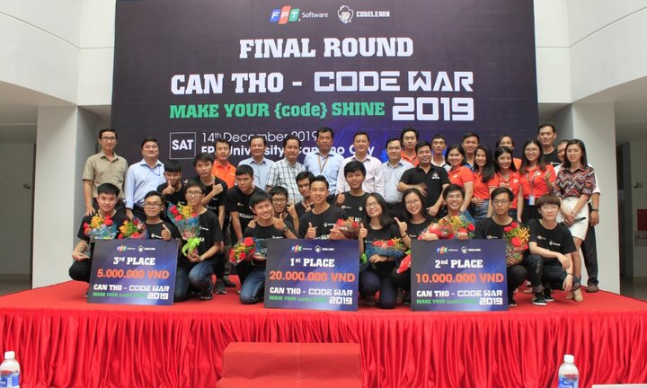 Ba học sinh THPT Chuyên Lý Tự Trọng vượt mặt nhiều đàn anh giành chiến thắng Codewar Cần Thơ 2019