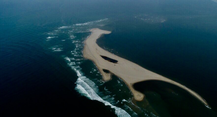 Đảo cát khổng lồ nổi giữa biển Cửa Đại 'biến hình' liên tục không theo quy luật