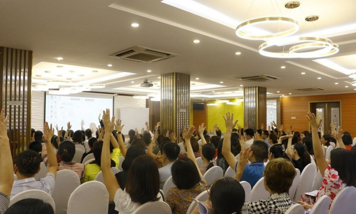 Học cách lắng nghe để trở thành người đồng hành cùng con