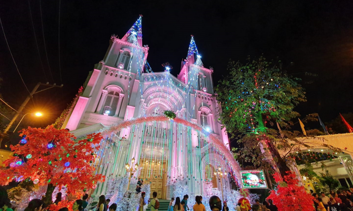 Ảnh: Nhà thờ ở TP.HCM trang hoàng lộng lẫy đón Giáng sinh