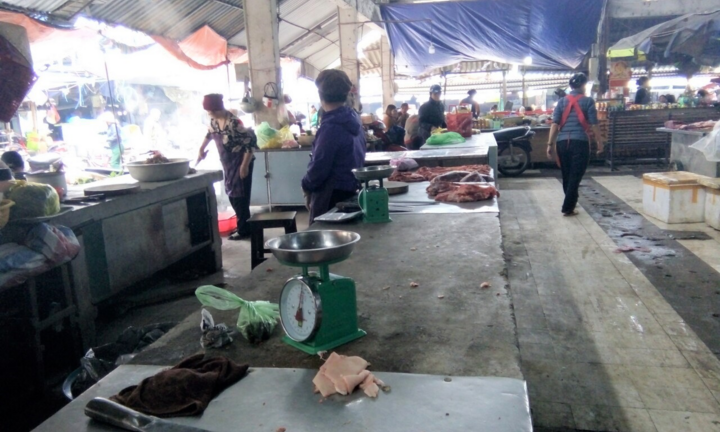 Giá lợn hơi tăng phi mã, tiểu thương 'treo' sập, nghỉ bán