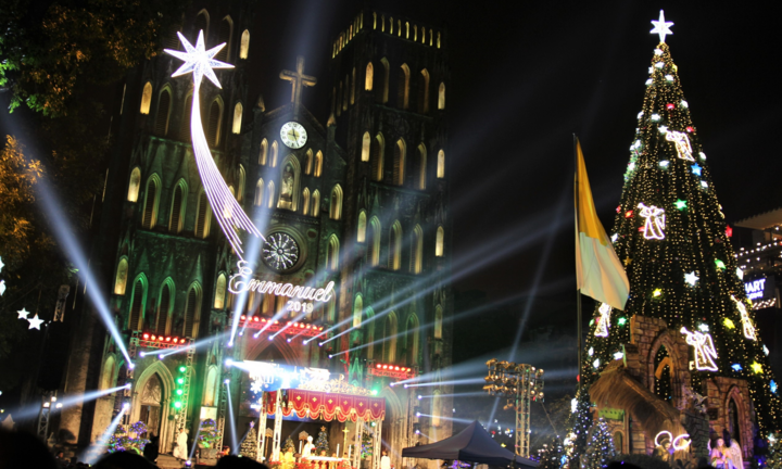 Nhà thờ Lớn Hà Nội lung linh huyền ảo trong đêm Giáng sinh 