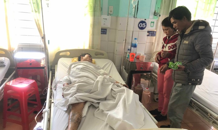 Cưa đầu đạn trong rẫy, 3 người thương vong