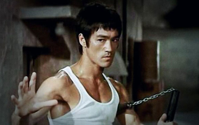 Sau gần 50 năm qua đời, tượng đài võ thuật Lý Tiểu Long vẫn gây tranh cãi