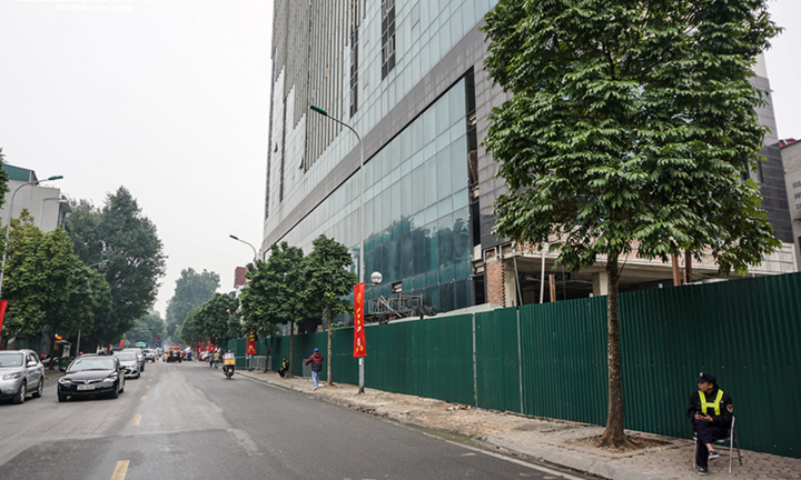 Dự án 8B Lê Trực được quây rào, chuẩn bị thi công phá dỡ lần 2?