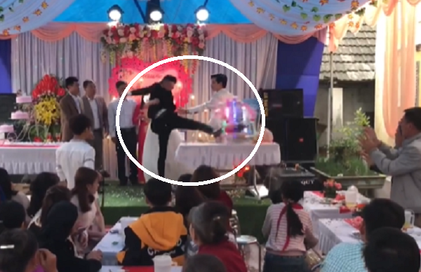 Clip: Chú rể nổi điên ném ly, đập phá trước mặt hai họ ngay trong lễ cưới